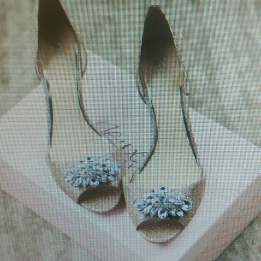 Badgley Mischka "Hays" Jewel Line gold heels 7.5